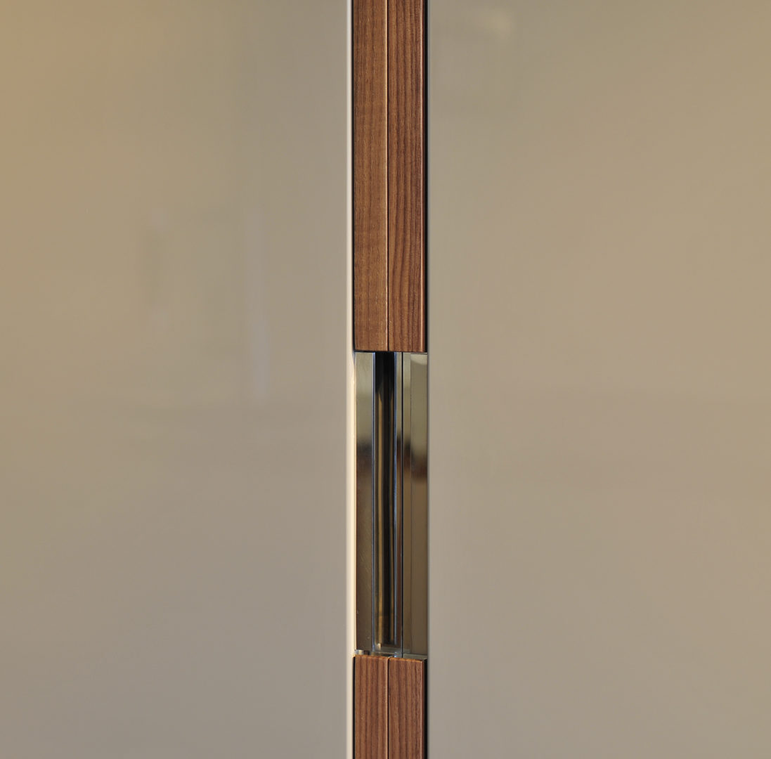 Strato_design_20.10_bespoke-kitchen-project-in-Hong-Kong_mat-stainless-steel_high-gloss-lacquer-Tortora-colour_Noce-Canaletto-wood__06-