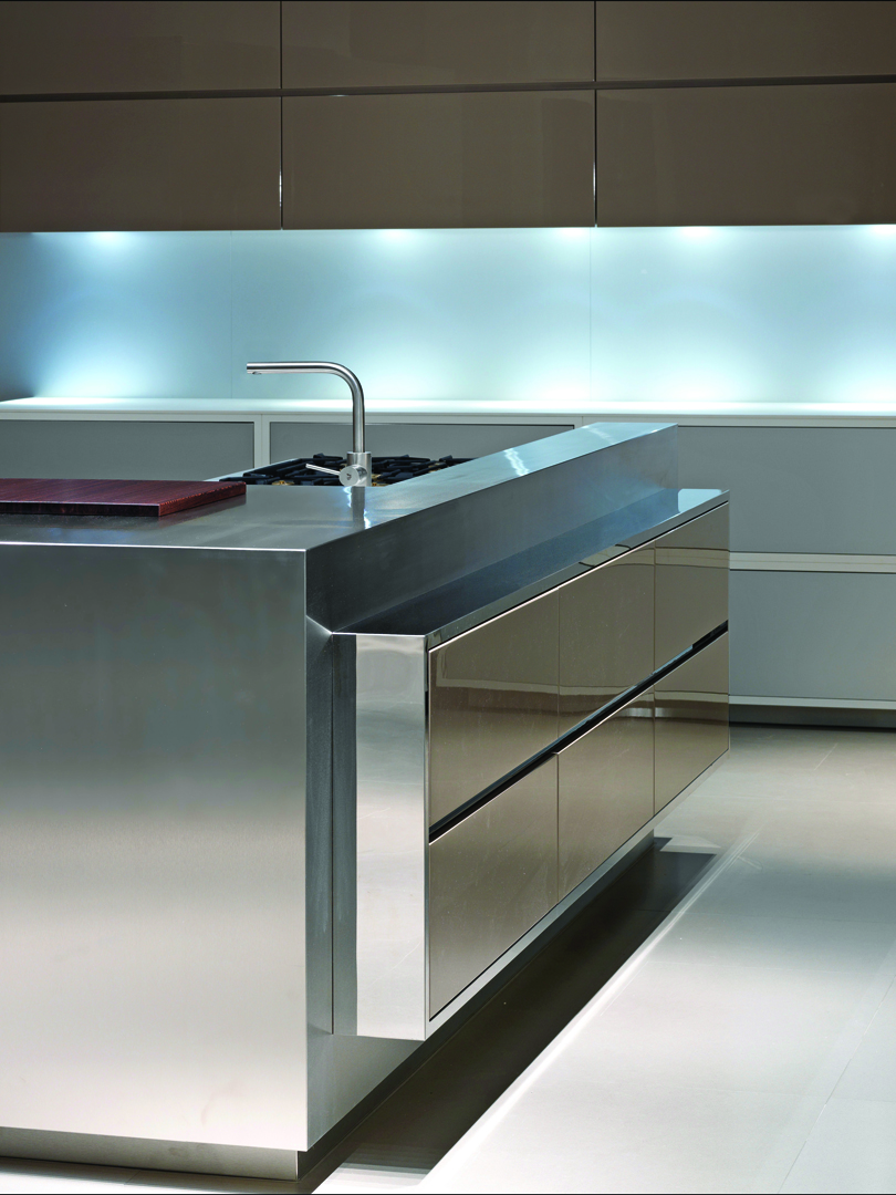 Strato_design_20.10_bespoke kitchen project in Milano_mat stainless steel_hig gloss lacquer Tortora colour_07