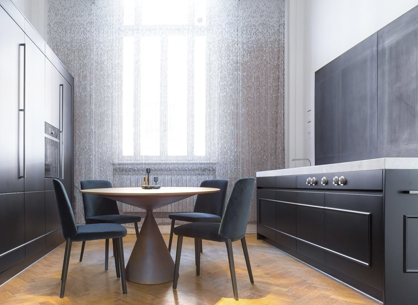 Strato_design_BB4_bespoke kitchen project in Milano_2017_mat lacquer black_01