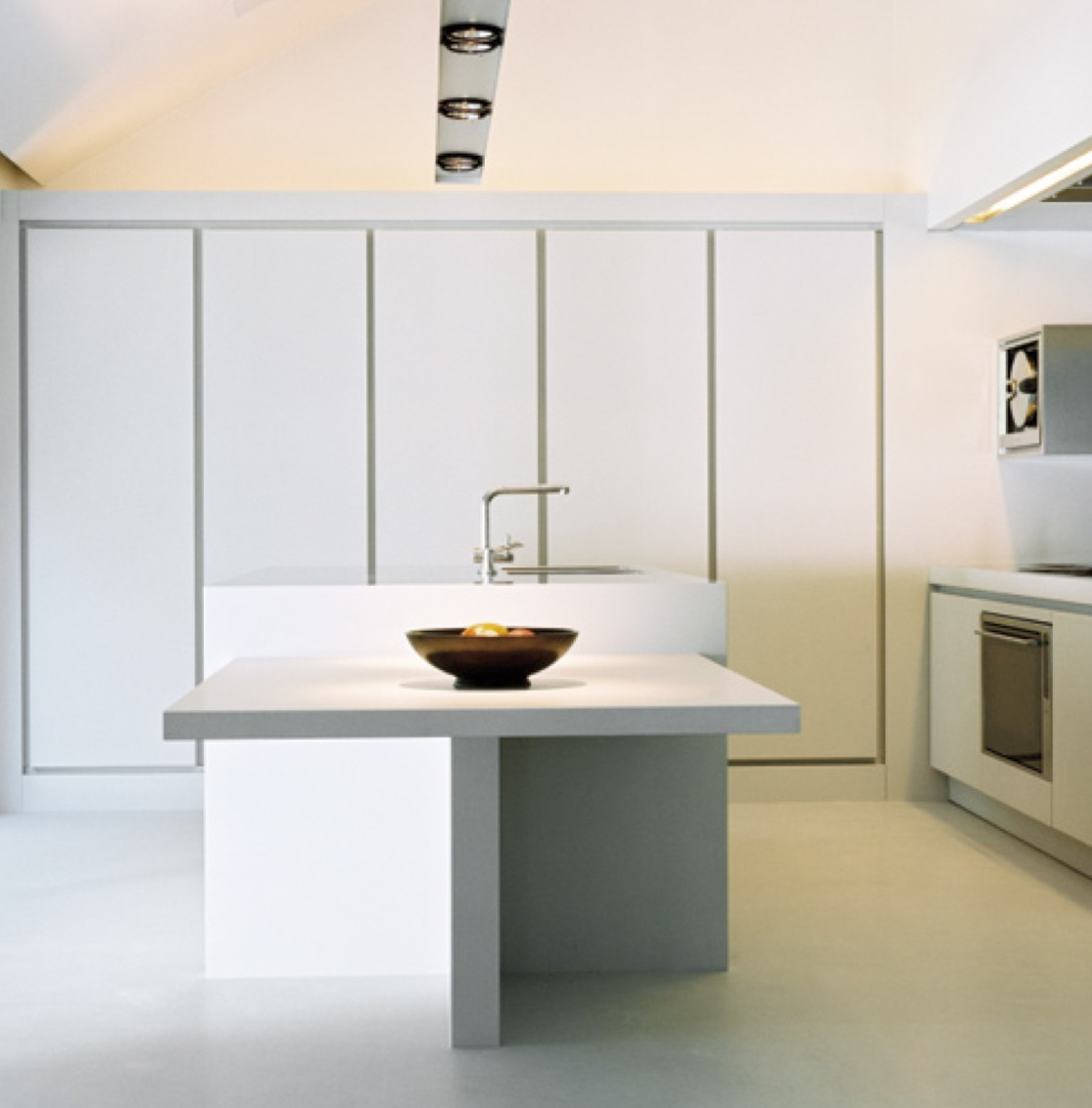Strato_design_IGLOO_bespoke kitchen design in Antwerpen_mat stainless steel_stratocolor white_02
