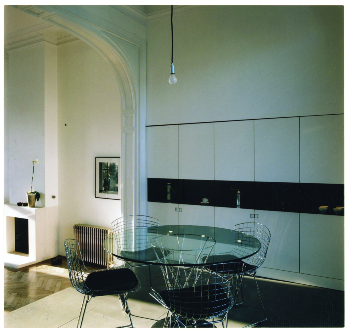 Strato_design_Igloo_bespoke kitchen design in Antwerpen_stratocolor white_mat stainless steel_glass_432