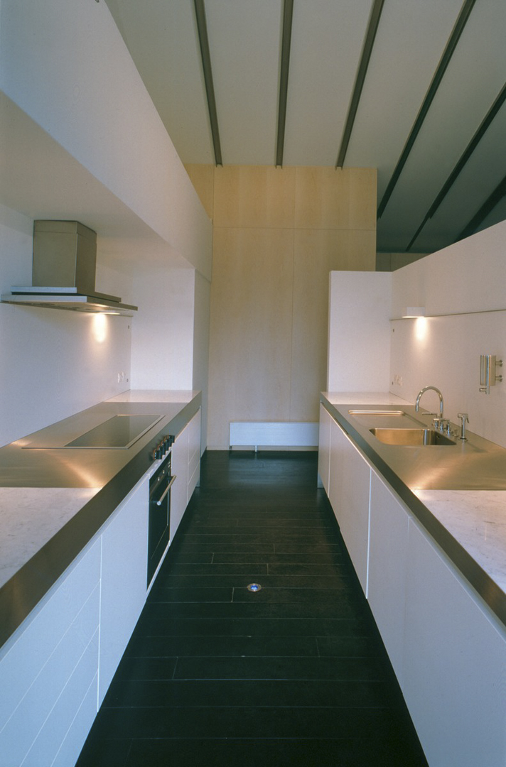 Strato_design_Igloo_bespoke kitchen design in Barcelona_stone_stratocolor white_mat stainless steel_0
