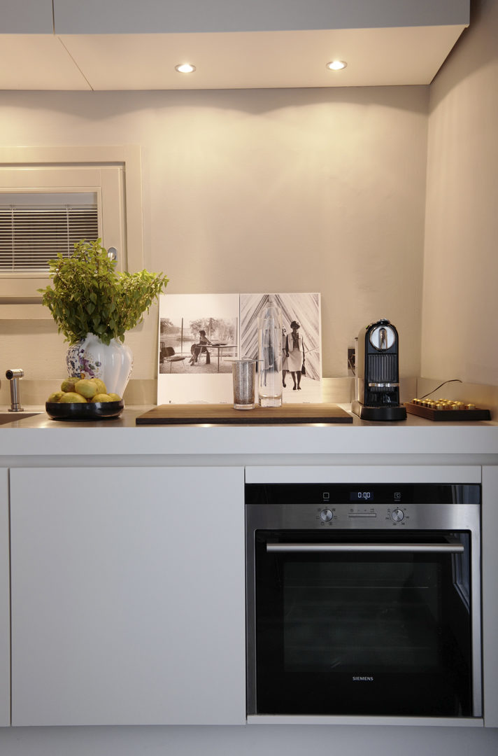 Strato_design_Igloo_bespoke kitchen design in Crete island_mat stainless steel_stratocolor white_01