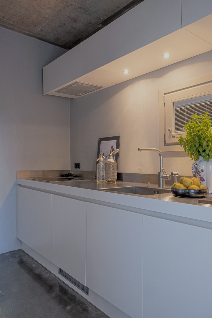 Strato_design_Igloo_bespoke kitchen design in Crete island_mat stainless steel_stratocolor white_04
