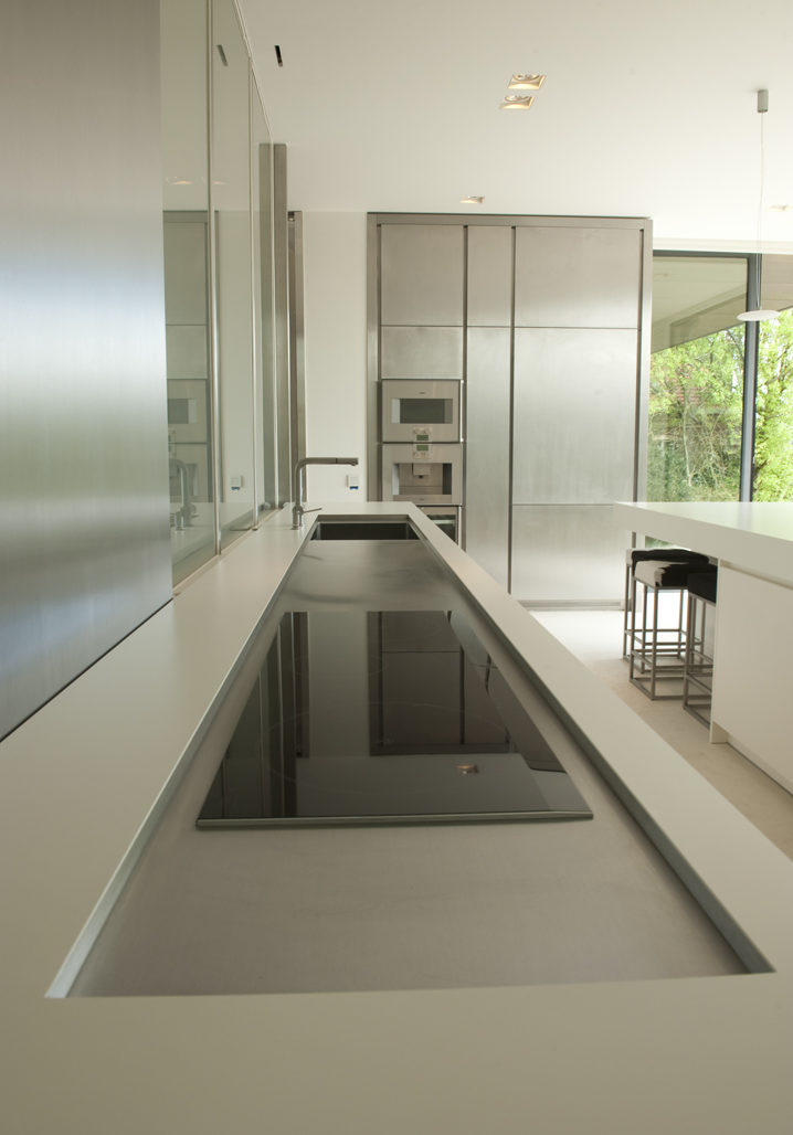 Strato_design_Igloo_bespoke kitchen design in Paris_mat stainless steel_glass_stratocolor white_09
