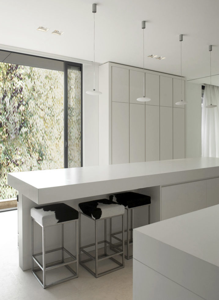 Strato_design_Igloo_bespoke kitchen design in Paris_mat stainless steel_glass_stratocolor white_12b