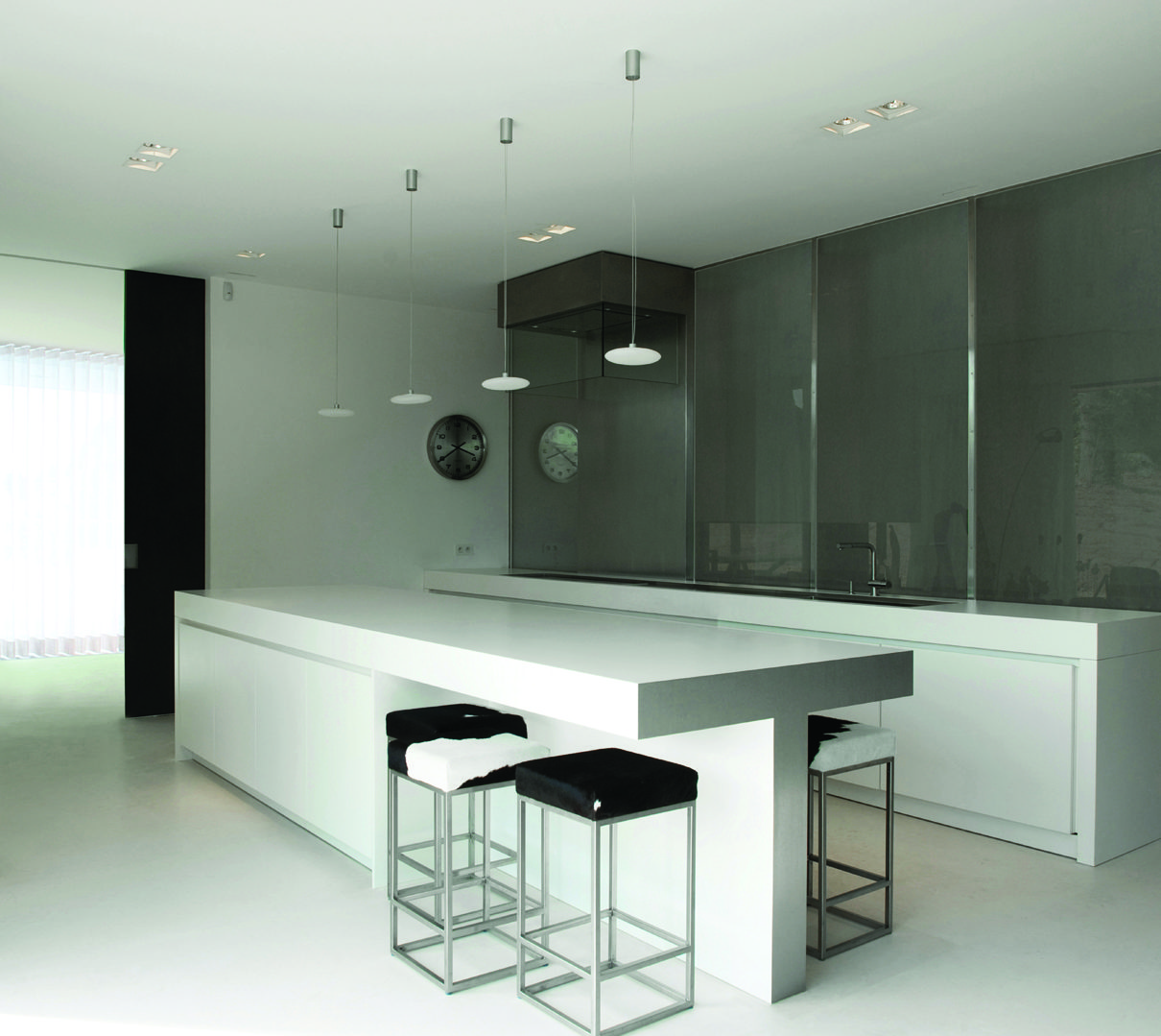 Strato_design_Igloo_bespoke kitchen design in Paris_mat stainless steel_glass_stratocolor white_13