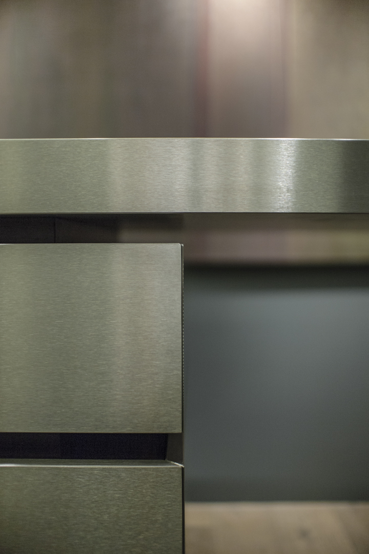Strato_design_LEISOLE#4_low cabinet_mat stainless steel_detail_03