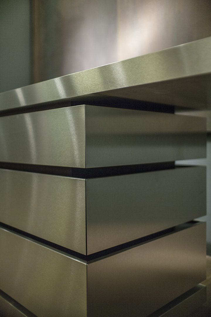 Strato_design_LEISOLE#4_low cabinet_mat stainless steel_detail_05