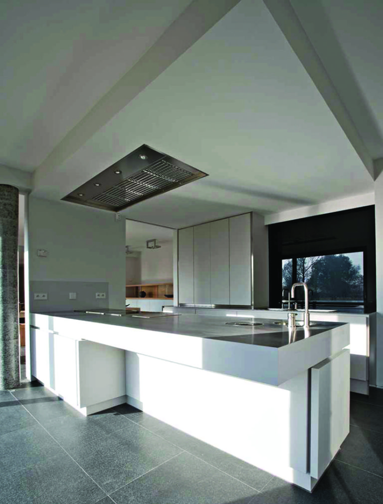 Strato_design_Non Plus Ultra_bespoke kitchen project in Belgium_stratocolor white_mat stainless steel_6