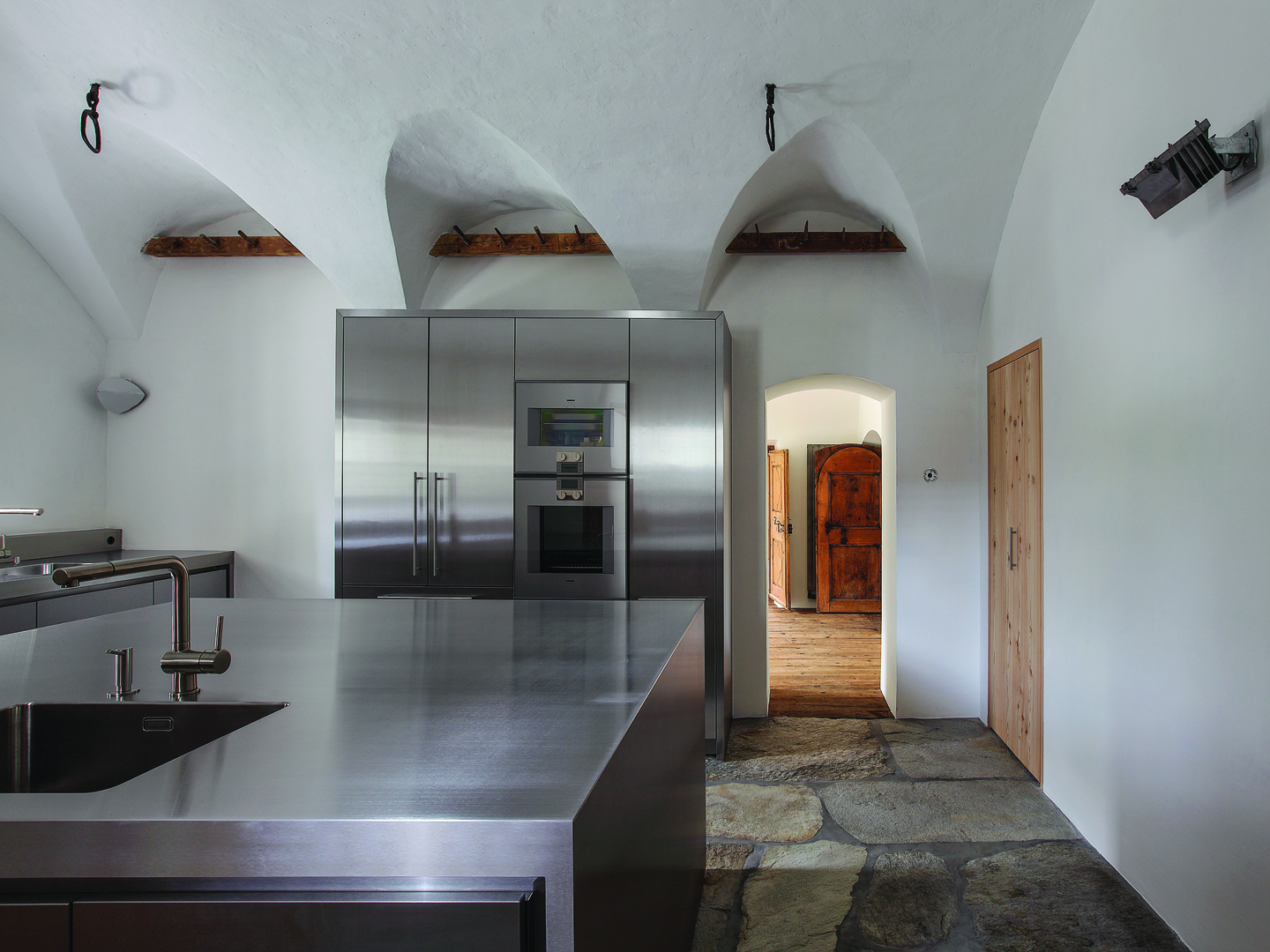 Strato_design_Non Plus Ultra_bespoke kitchen project in Engadin_Architektur Bureau Ruch_chLareida_mat stainless steel_052