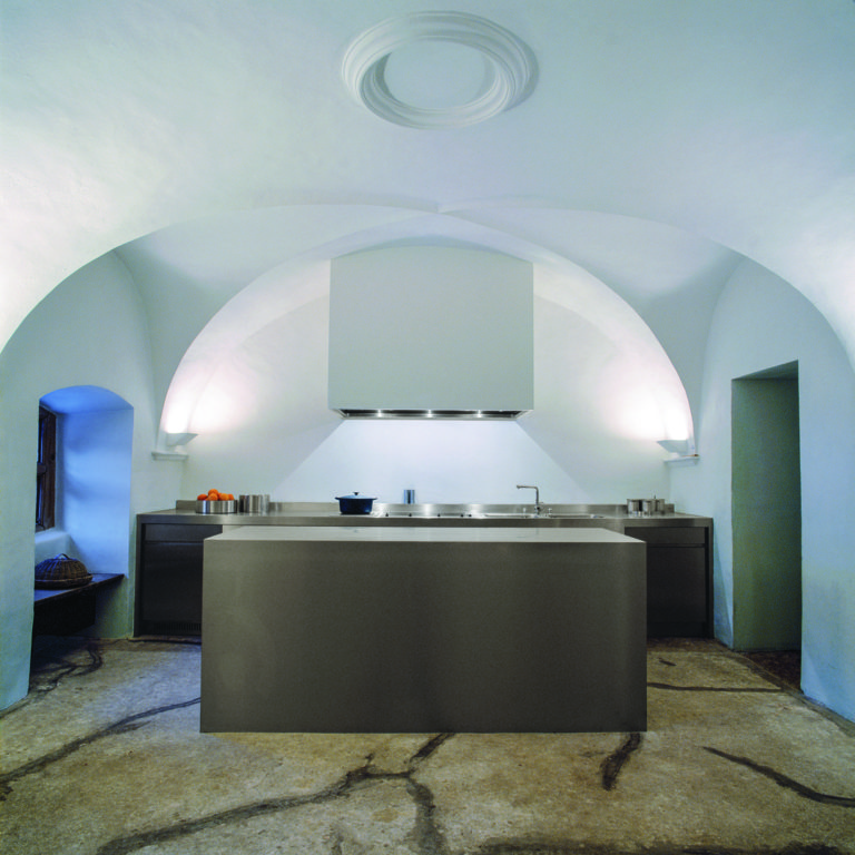 Strato_design_Non Plus Ultra_bespoke kitchen project in Engadin_Architektur Bureau Ruch_chMerleda_mat stainless steel_22