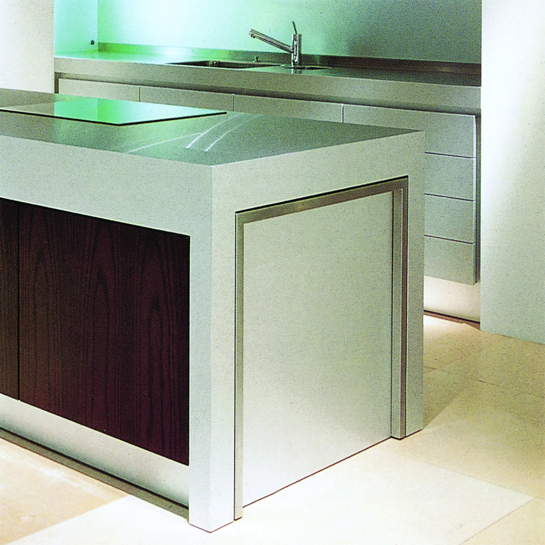 Strato_design_Non Plus Ultra_bespoke kitchen project in Germany_pull-out table_mat stainless steel_aluminium_Oak wood dark brown_1996_64
