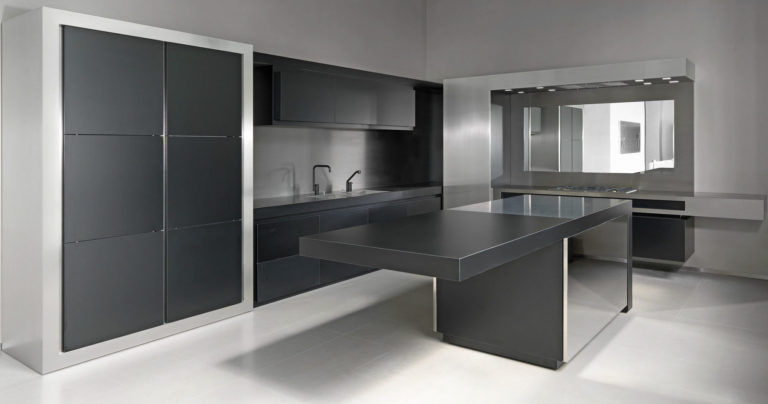 Strato_design_Non-Plus-Ultra_bespoke-kitchen-project-in-Milano-with-turning-kitchen-island_Stratocolor-black_stone_mat-and-mirror-stainless-steel_2009_01