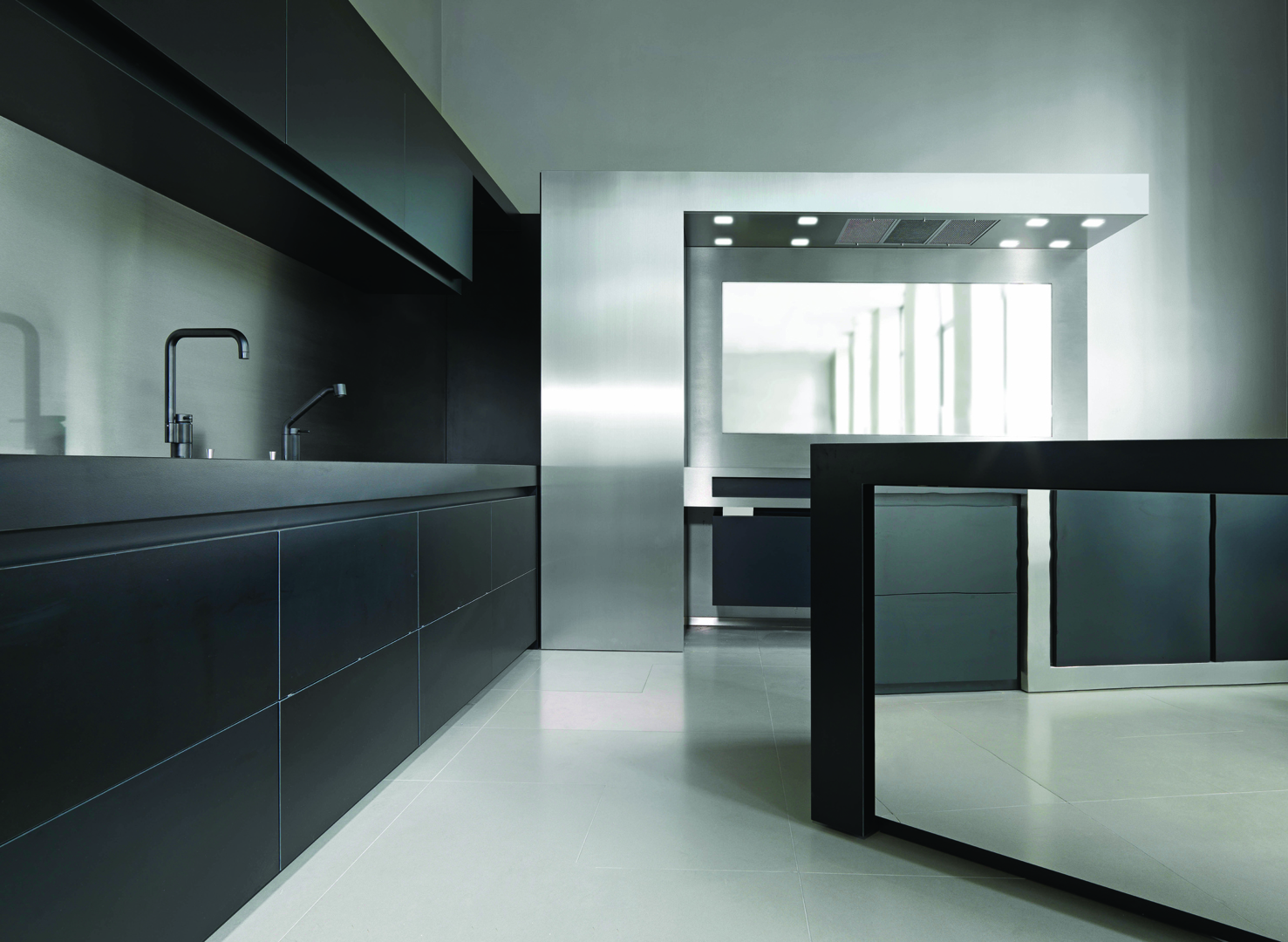 Strato_design_Non-Plus-Ultra_bespoke-kitchen-project-in-Milano-with-turning-kitchen-island_Stratocolor-black_stone_mat-and-mirror-stainless-steel_2009_07