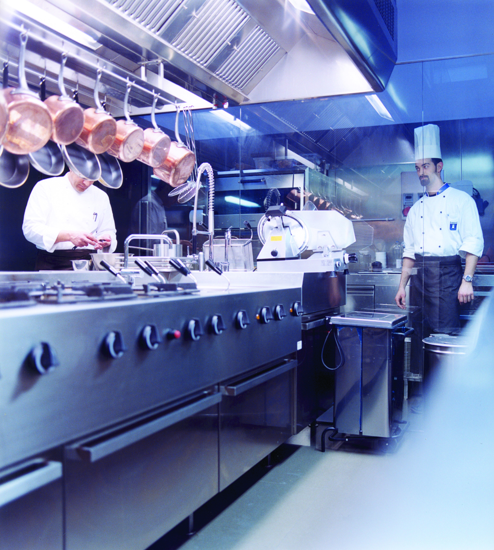 Strato_design_Non Plus Ultra_bespoke restaurant kitchen project in Milano_mat stainless steel_38