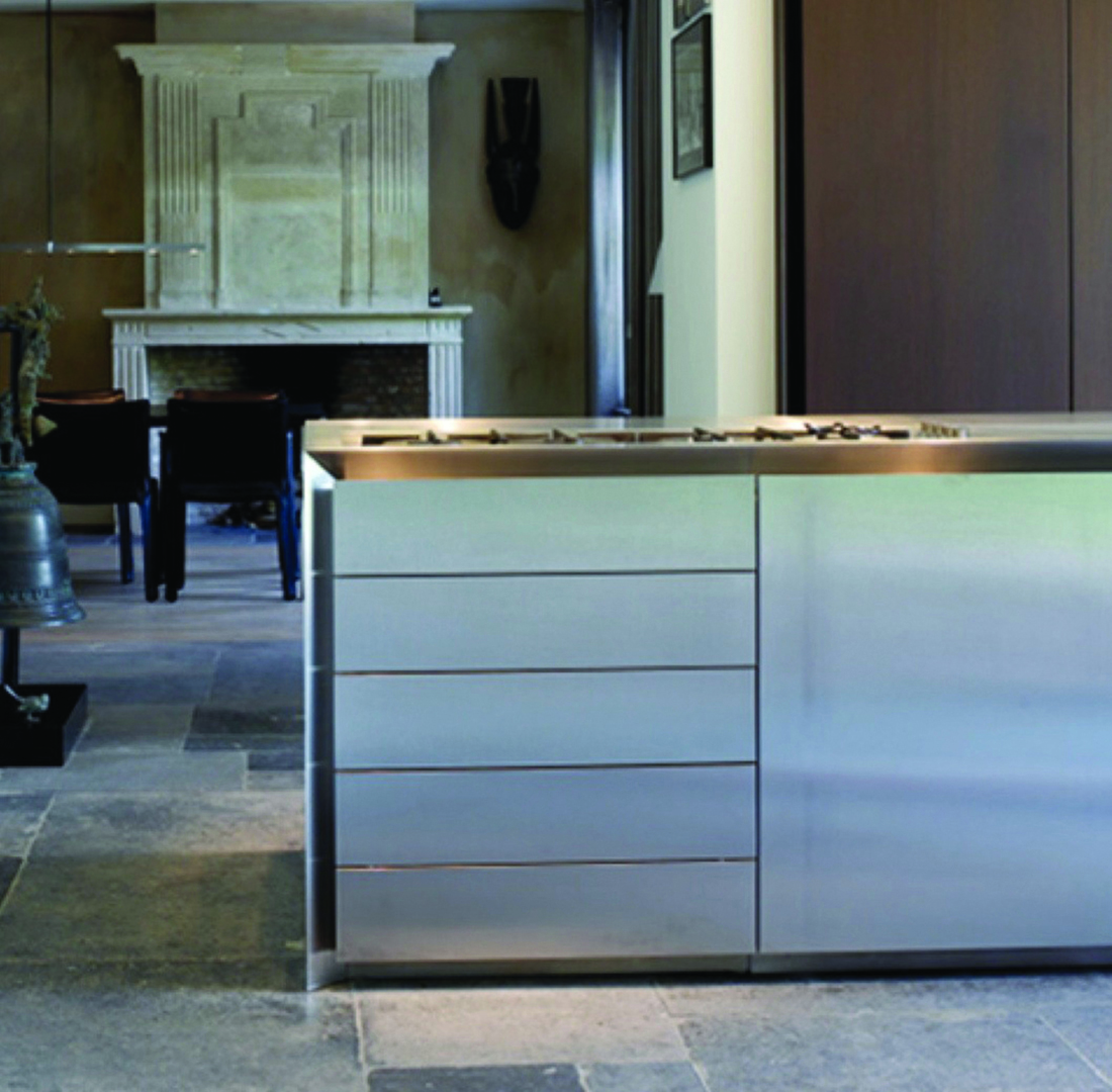 Strato_design_PALMA_bespoke kitchen project in Belgium_aluminium_mat stainless steel_01