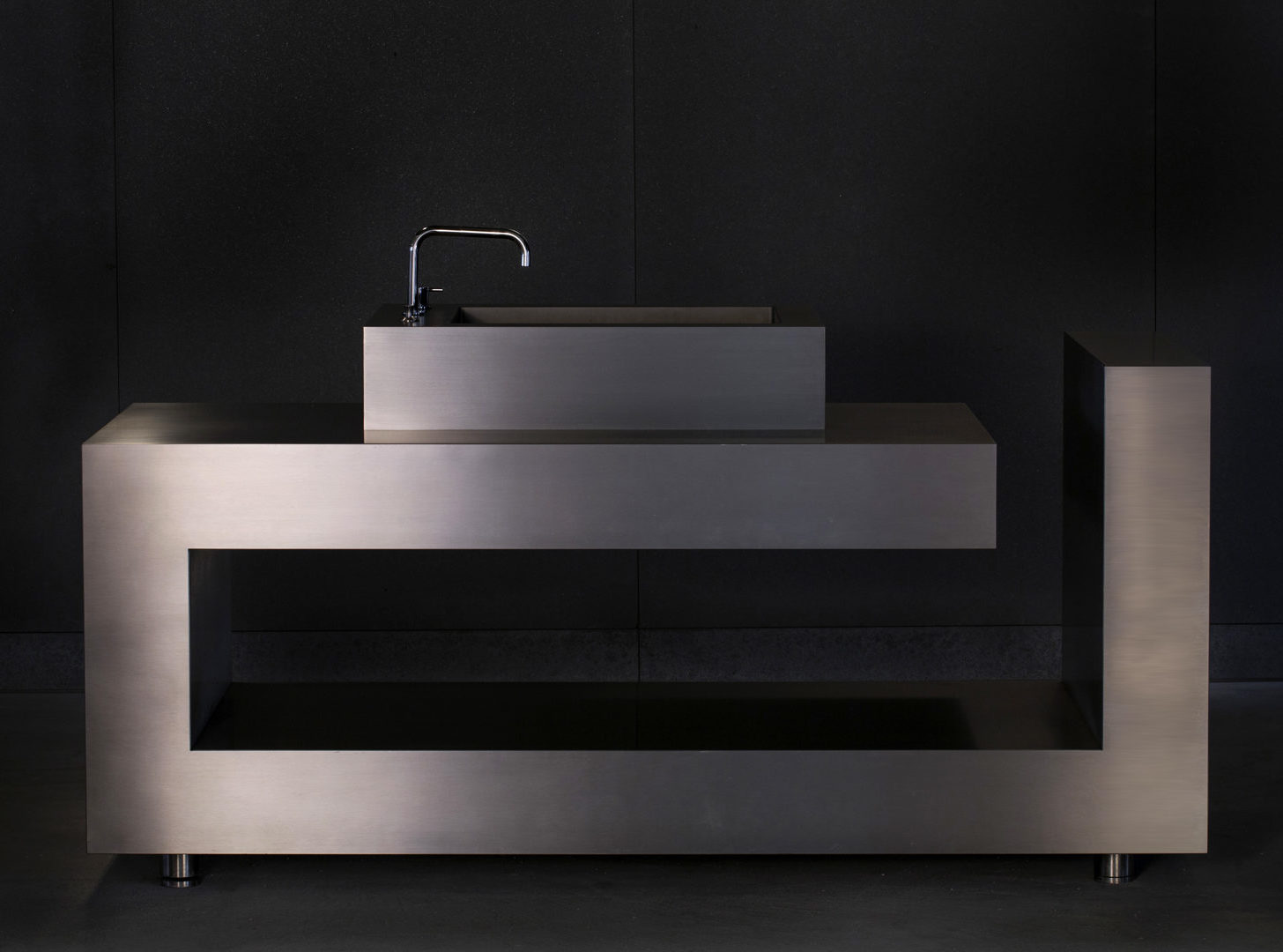 Strato_design_PEZZO_UNICO with sink_mat stainless steel_01