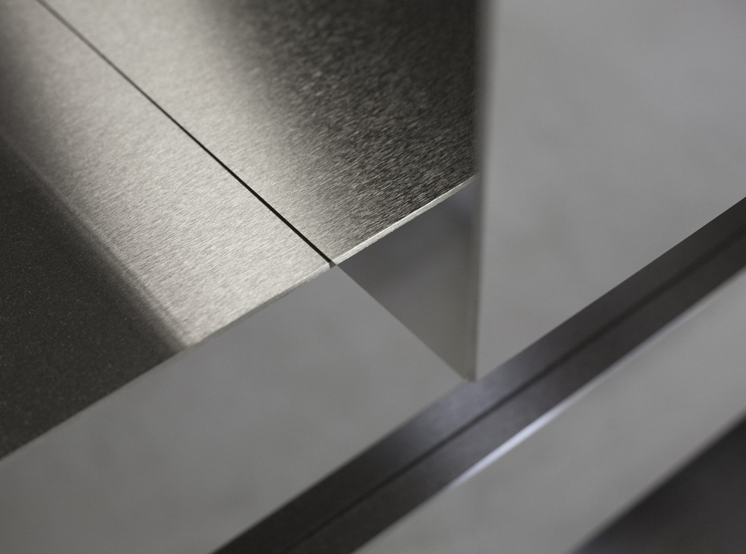 Strato_design_RIFLESSI#1_kitchen island_low cabinet_ mat stainless steel black_bronze_mirror stainless steel_06