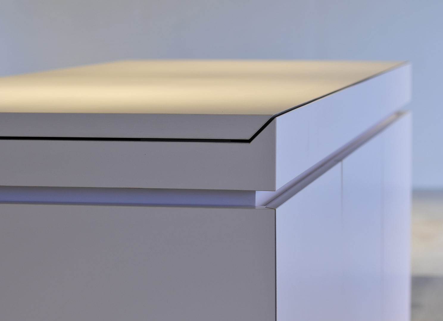 Strato_design_SEMPLICE#2_kitchen island with sliding worktop_Stratocolor white_mat stainless steel_03