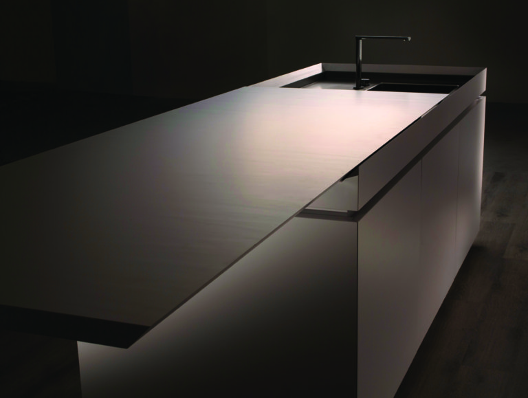 Strato_design_SEMPLICE#2_kitchen island with sliding worktop_Stratocolor white_mat stainless steel_09