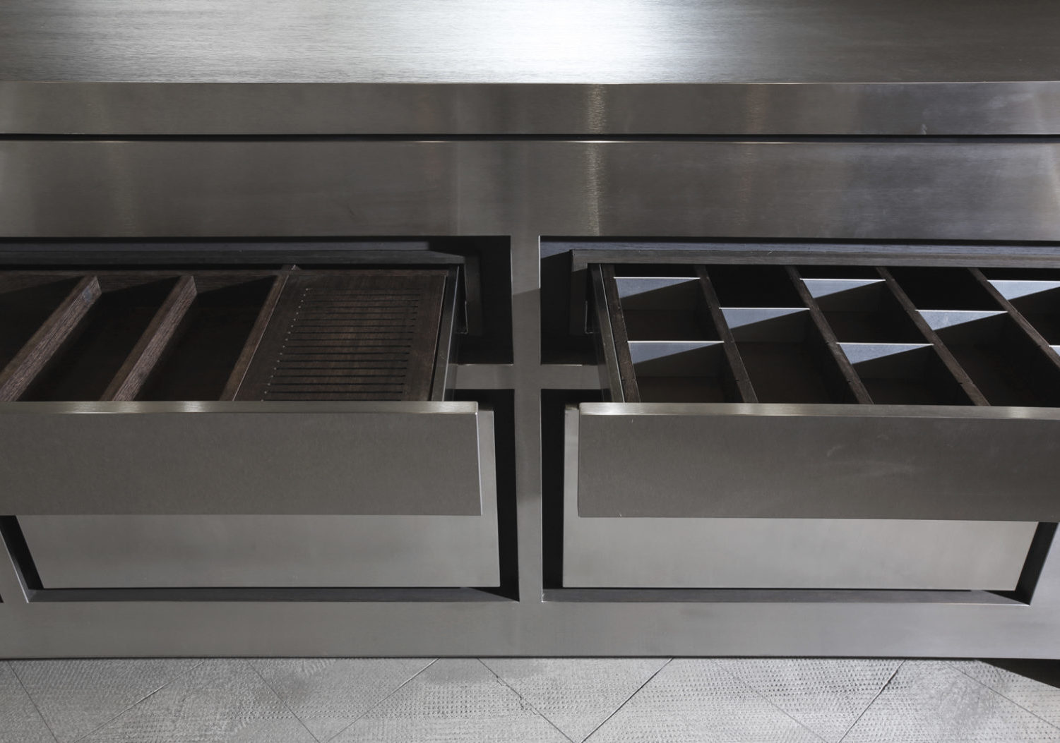 Strato_design_SEMPLICE#4_kitchen island with sliding bar counter_Oak wood dark brown_mat stainless steel_2014_02