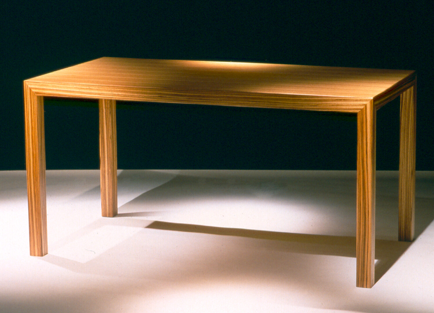 Strato_design_SOHO_table_wood_03