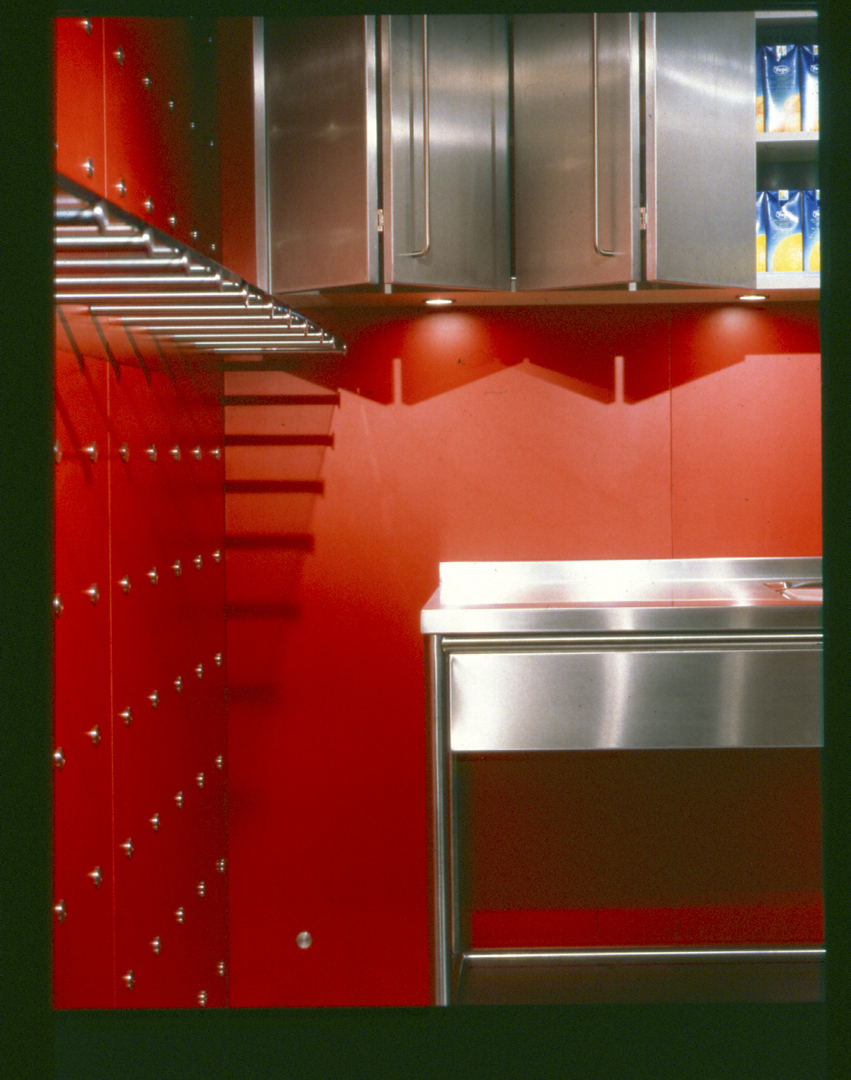 Strato_design_SYSTEMAPARETI_stratocolor red_mat stainless steel_04b