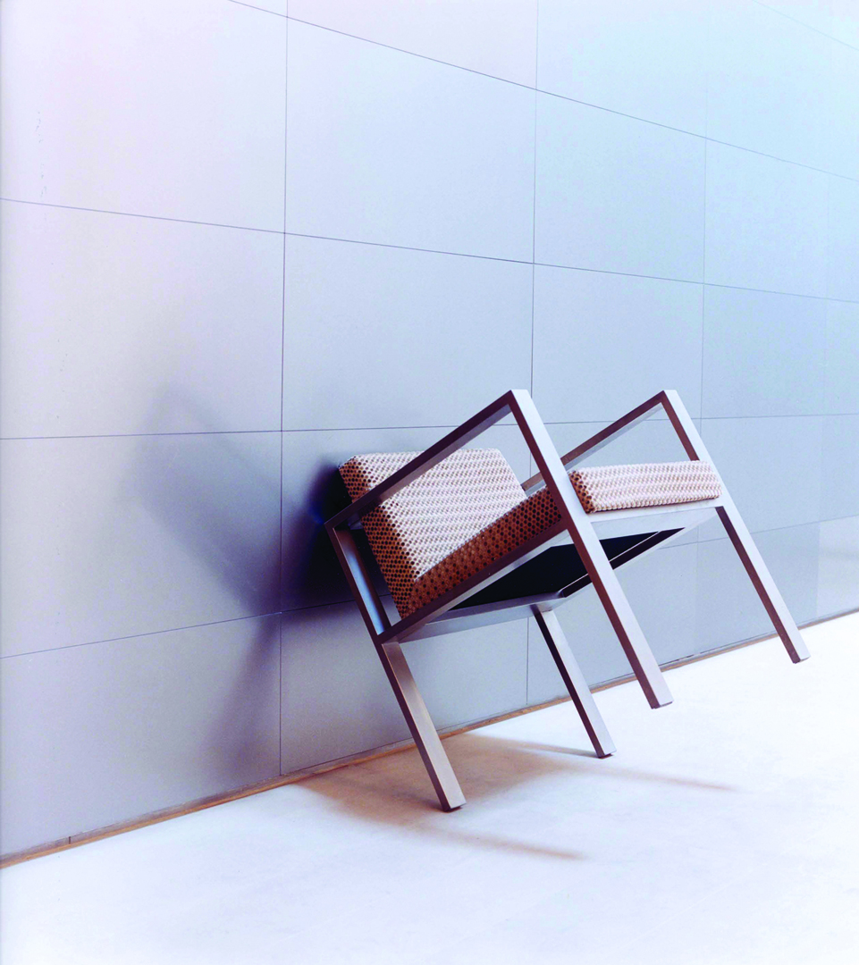 Strato_design_VIENNA_chair bespoke design in Titanium_Rubelli Ponti fabric_01b