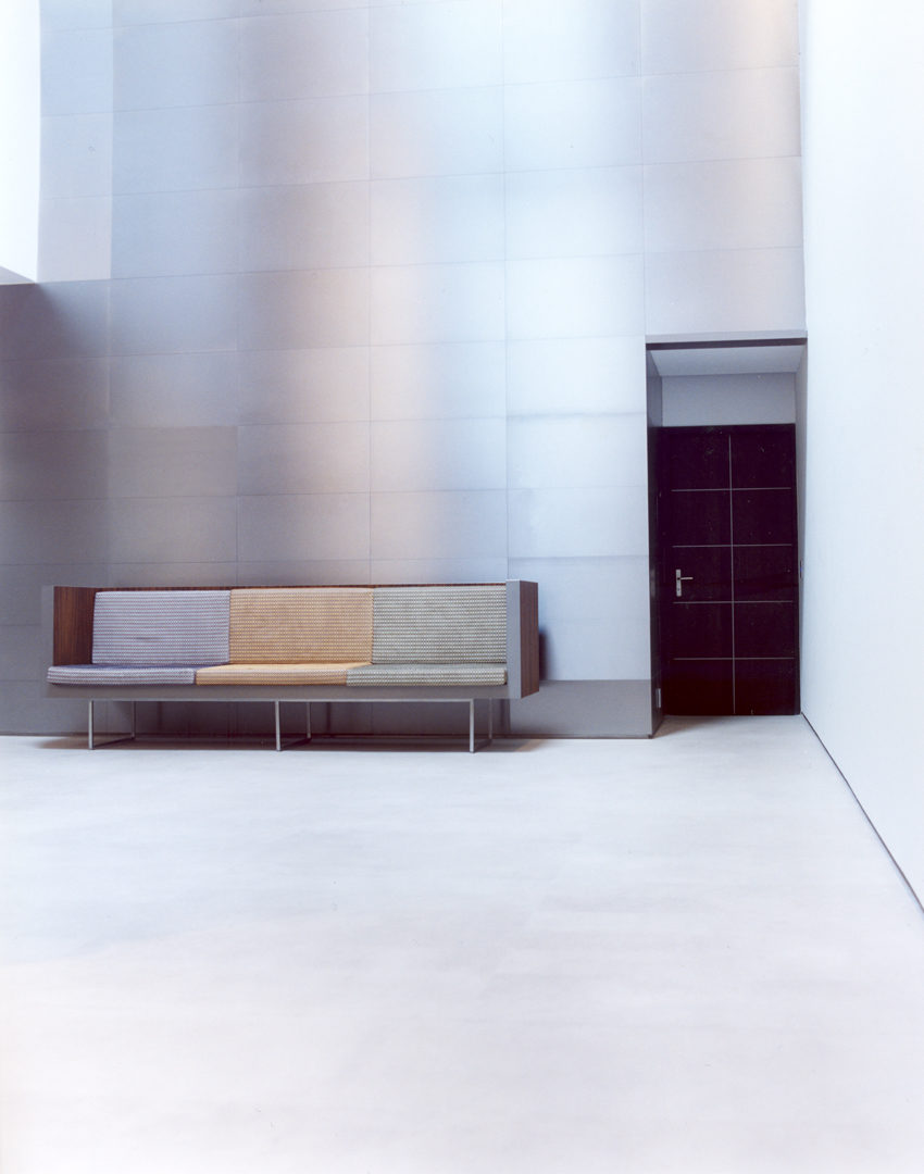 Strato_design_bespoke bench_Rosewood_mat stainless steel_01