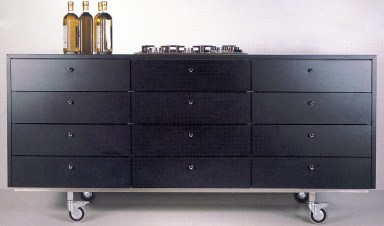 Strato_design_bespoke kitchen on wheels_Stratocolor black_01