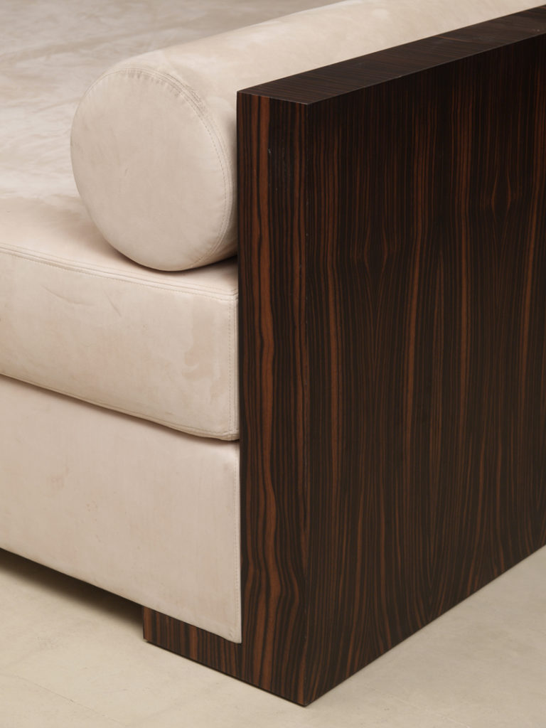 Strato_design_bespoke-sofa_Ebony-wood_leather_02