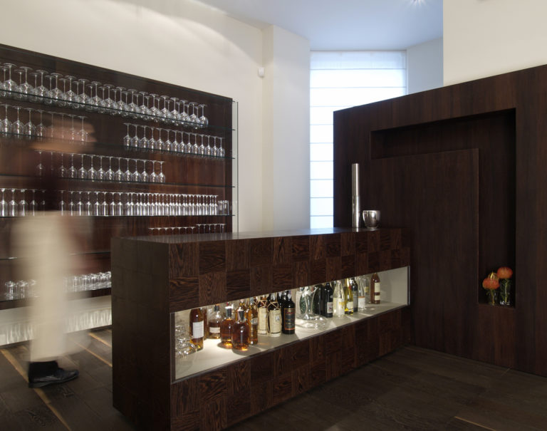 Strato_design_bespoke-suspended-cabinet-and-bar-furniture_Wenge-wood__02